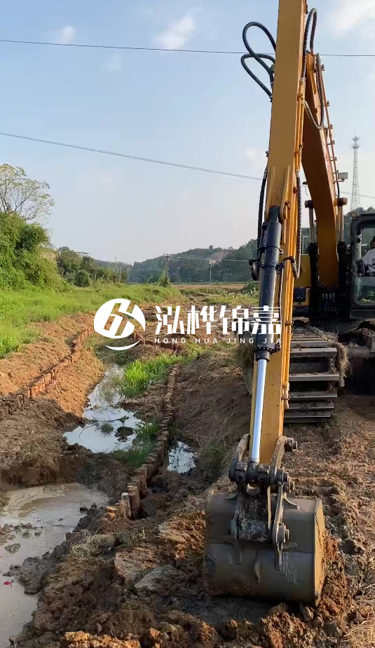 青島河道清淤專業(yè)施工-水挖機清淤適合哪些河道狀況？